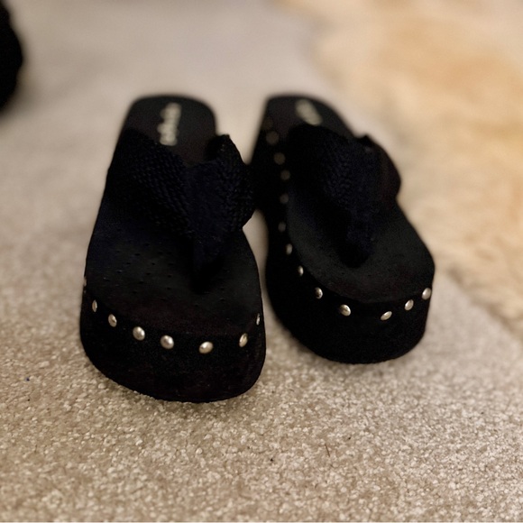 Aqua Girl black studded platform trendy sandal flip flops women's size 7.5 - Picture 4 of 5